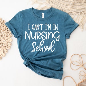 Je ne peux pas, je suis dans une école d&#39;infirmières, chemise école d&#39;infirmières, t-shirt future infirmière, chemise étudiante en soins infirmiers, haut d&#39;infirmière, cadeau de remise des diplômes d&#39;infirmière