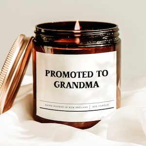 Promoted To Grandma Candle, New Grandma Candle, Mother&#39;s Day Gift, Pregnancy Reveal Candle, Baby Shower Gift, New Grandma Gift, Gift For Her