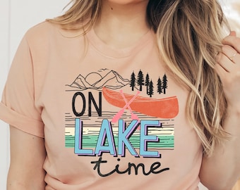 Camiseta On Lake Time, camisa de vacaciones de verano, regalo al aire libre, camiseta de camping, top de Navidad, camisa Lake Life, regalo de navegación, camiseta Beach Bum