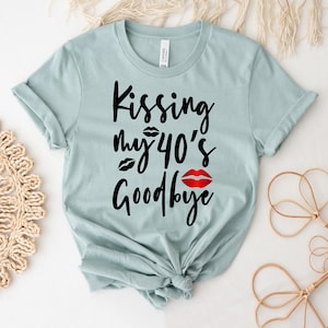 Koszulka Kissing My 40's Goodbye, Koszulka z okazji narodzin, Prezent na 40 urodziny, Koszulka urodzinowa, Koszulka Kissing, Koszulka dla matek, Koszulka 40 lat