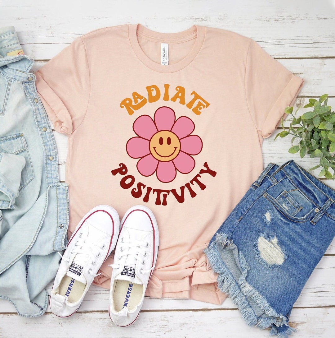 ポジティブさを放つTシャツ、親切シャツ、ポジティブなギフト