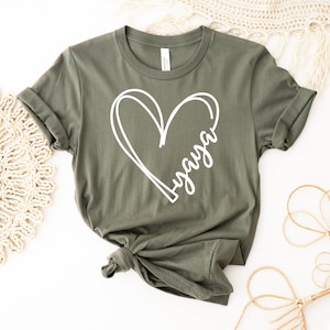 Yaya T-shirt, Yaya Birthday Shirt, Best Yaya Ever Heart Gift, Grandparent Shirt, Pregnancy Reveal Tee, Yaya Gigi Top, Women&#39;s Shirt
