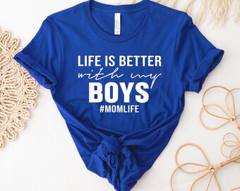 Das Leben ist besser mit meinen Jungen T-Shirt, Mama Leben Shirt, Junge Mama Geschenk, Muttertage Shirts, Mutterschaft Top, Bestes Mama Geschenk, Junge Mama T-Shirts