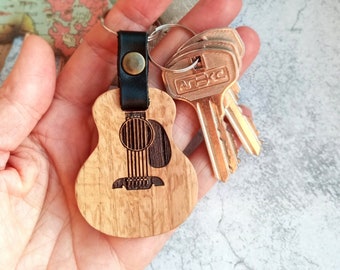 Keychain with Guitar Pick Personalized Name Guitar Keyring Engraved Gift for Musicians, Pick Keychain Gift for Dad, Guitar Plectrum Keychain