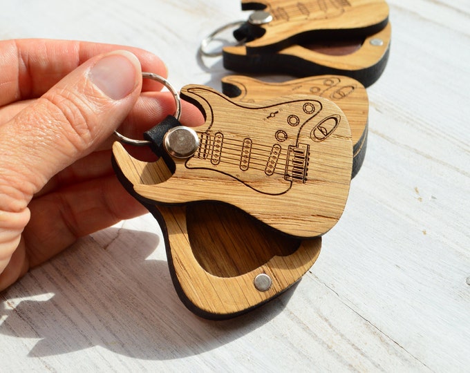 Keychain guitar pick holder, personalized keychain electric guitar, custom guitar pick case, wooden engraved guitar pick for Christmas gift