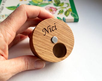 Organiseur de pilules en bois à 3 compartiments, étui de voyage magnétique pour tablette avec gravure abeille