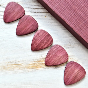 Guitar Picks Amarant Pink Wood, Personalized Gift for Guitarist, Custom Guitar Picks, Gift for Guitar Player, Engraved Guitar Picks for Dad