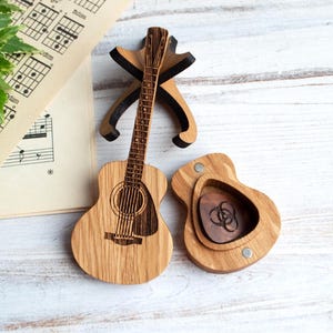 Plektrum Halter - Personalisierte Eiche Box mit graviertem Plektrum Kundenspezifisches Musiker Geschenk