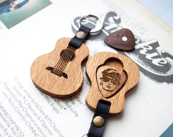 Porte-clés guitare avec médiator - Cadeau musique personnalisé Porte-clés en bois gravé