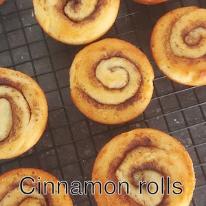 Low Carb / Keto Cinnamon rolls with Cream cheese topping