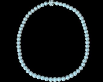 Wunderschöne Grau Faux Pearl Choker mit Pave 'Strass Magnetverschluss