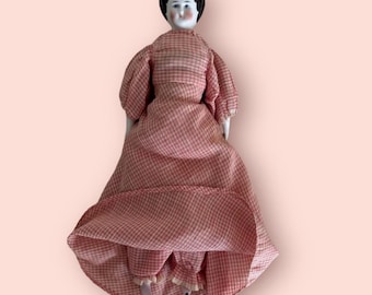 12-Zoll-Antike glasierte Porzellanpuppe mit handgenähtem Outfit
