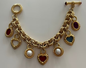 Pulsera con dijes de perlas Gripoix bañadas en oro de Givenchy de los años 80 con palanca de cabujón