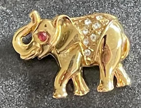 Small Vintage Elephant Brooch in Goldtone with Rh… - image 2