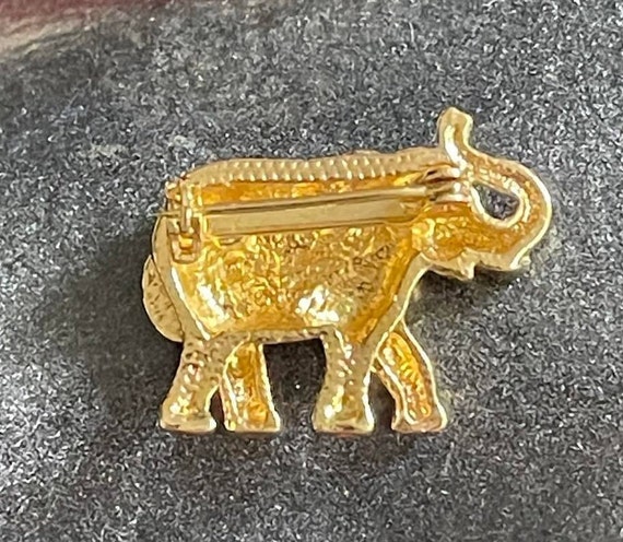 Small Vintage Elephant Brooch in Goldtone with Rh… - image 3