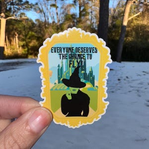 Adesivo Defy Gravity / Adesivo Elphaba / Wicked - Everyone Deserves The Chance to Fly / Adesivo Kindle