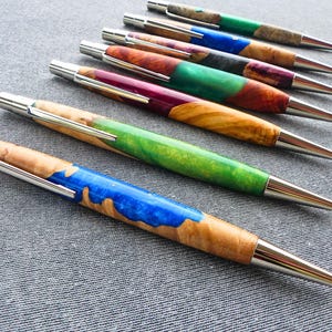 Caneta esferográfica elegante feita de madeira e resina epóxi | Instrumento de escrita de alta qualidade como presente | caneta esferográfica de clique silencioso | diferentes variantes
