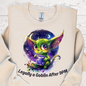 Duende PNG, Duende legal después de las 9 p. m. PNG – Diseño de sublimación de Goblincore de caos vívido y acogedor, clipart con cita de fantasía divertida para camisetas de adultos