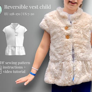 Op de afbeelding: Een omkeerbare kinderweste met een buitenkant van imitatiebont en een effen binnenkant. De weste heeft een gerimpelde zoom en een knoopsluiting. De weste is verkrijgbaar in de maten EU 128-170 | US 7-20. PDF-naai-patroon, instructies en video-tutorial inbegrepen.