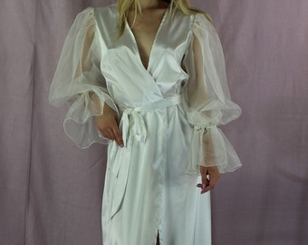 White peignoir /Maxi bridesmaid dress/Silk robe /White satin bridesmaid robe/ Wedding kimono robe for bride /Kimono with lace sleeves