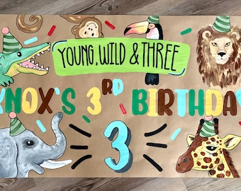 Op maat gemaakte, handgeschilderde safari-verjaardagsbanner | Young Wild Three feestdecoratie