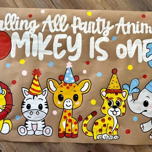 Bannière d'anniversaire personnalisée en papier brun : fêtards peints à la main
