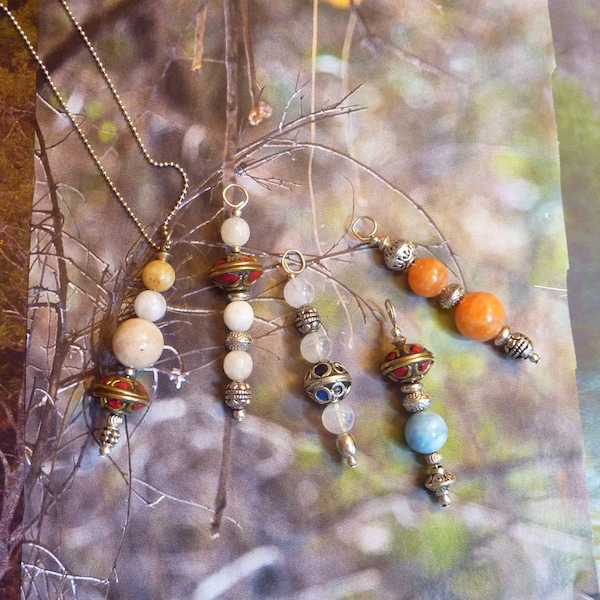 Pendentif / pendule pierre naturelle, perles ethniques et argent - pendule divinatoire calcite orange opale violette larimar pierre de lune