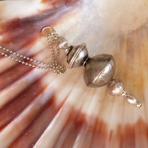 magic pendant / pendulum, ethnic pearls and silver - transformable jewel divinatory radiesthetic pendulum - designer pendulum