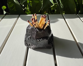 Zapałkarz szwajcarski szwajcarski inspirowany rzeźbą skalną japoński kurinuki kamionka surowy rustykalny skandynawski japoński minimalistyczny rock 12