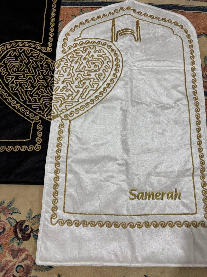 Personalized Chenille Prayer Rug Set: Islamic Couple Gift with Prayer Beads image 6