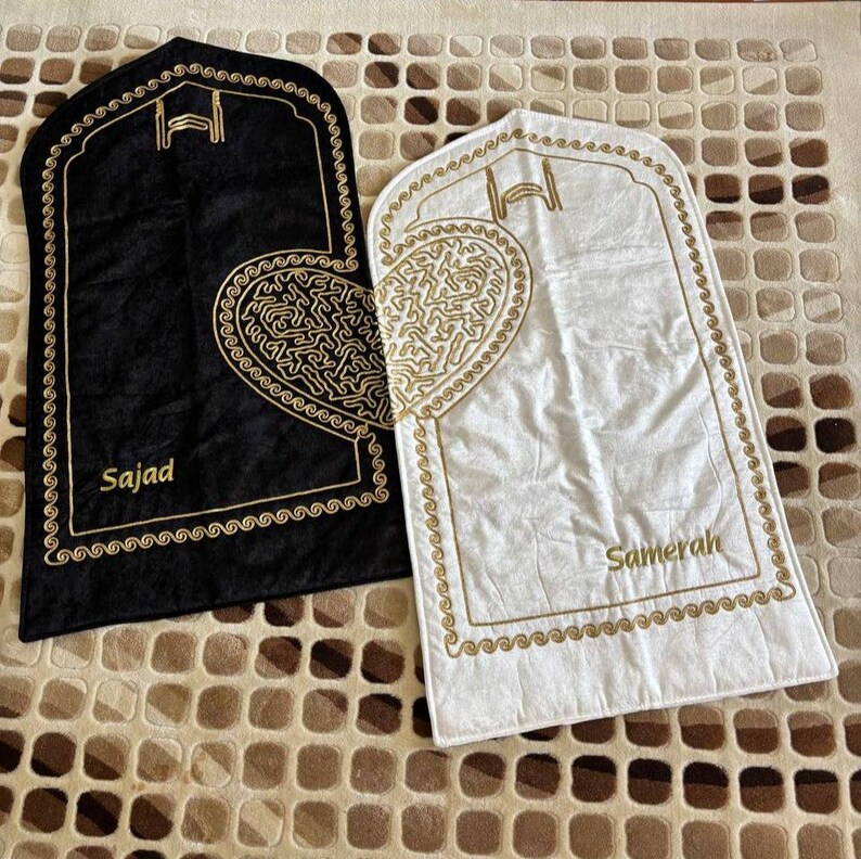 Personalized Chenille Prayer Rug Set: Islamic Couple Gift with Prayer Beads image 4