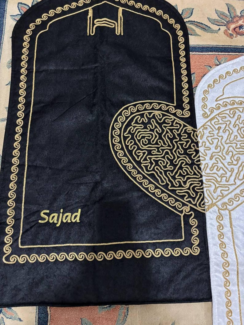 Personalized Chenille Prayer Rug Set: Islamic Couple Gift with Prayer Beads image 5