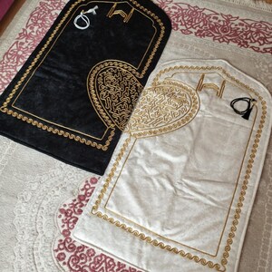 Personalized Chenille Prayer Rug Set: Islamic Couple Gift with Prayer Beads image 8