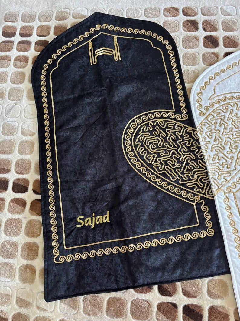 Personalized Chenille Prayer Rug Set: Islamic Couple Gift with Prayer Beads image 3