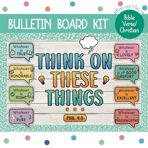 Op de afbeelding: Een prikbordset met de tekst "THINK ON THESE THINGS" en "PHIL. 4:8" en acht tekstballonnen met bijbelverzen. Het ontwerp bevat kleurrijke iconen zoals gloeilampen, een bloem, een hart, een trofee en een duif op een witte achtergrond met houtnerf.