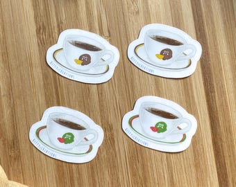 Adesivo per tazza da caffè The Roost ispirato ad ACNH / Disponibile in rosso/verde o marrone/giallo su vinile di alta qualità con finitura opaca o lucida