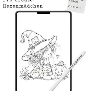 Könnte beinhalten: Eine digitale Malvorlage auf einem Tablet-Bildschirm mit einer Strichzeichnung einer Figur, die einen großen Hut mit Herz-Aufnäher trägt und neben einem Kürbis sitzt. Ein Eingabestift mit der Aufschrift Kreativgedanke liegt auf dem Bildschirm.