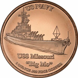 Puede incluir: Una moneda de cobre con una imagen detallada del acorazado USS Missouri con el texto "US NAVY" y "USS Missouri "Big Mo" 1 OUNCE .999 FINE COPPER" alrededor del borde.
