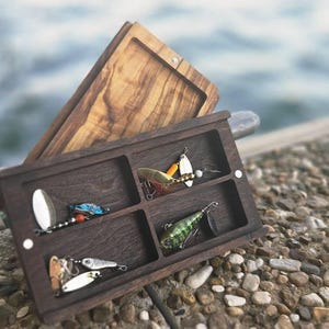 coastal tackle box Cal Coast Fishing Battle Terminal Box - Fishing Organizer Box with Dividers, Dry Box Fishing Gear and Equipment quality tackle at a St. Croix Legend Elite TATULA ELITE VS TATULA Tackle Pack (Size):16x12 Clear