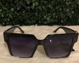 Back Sunglasses with gold trim