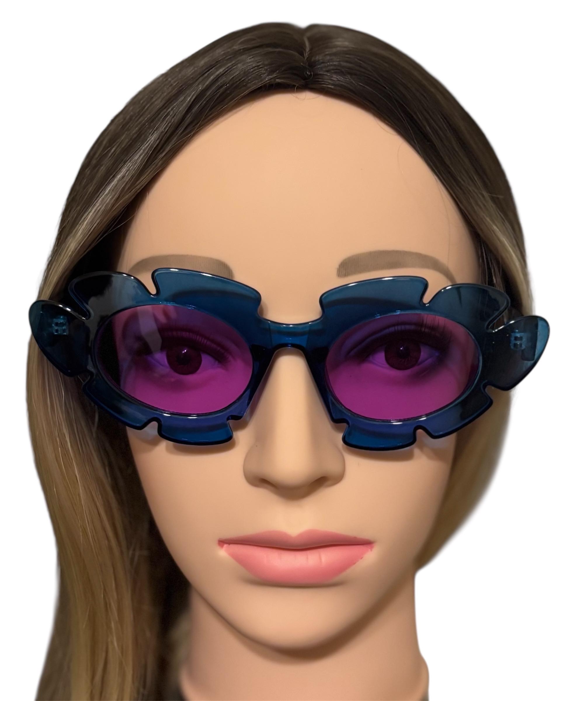 Flower shaped sunglasses