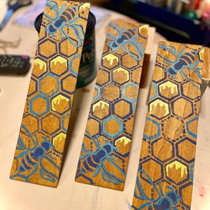 Honey-Bumble worker bee prints