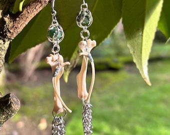 Eichhörnchenknochen-Ohrringe & Kette