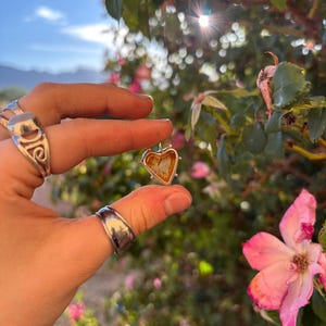 Colgante de corazón de ágata / Plata de ley, cornalina, hecho a mano, metal reciclado, piedra de origen ético