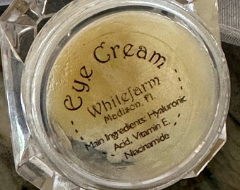 Crema casera para el contorno de ojos: ácido hialurónico, vitamina E, niacinamida
