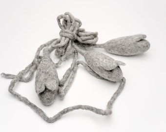 Long-Tailed Light Gray Mouse - High Quality Natural Wool Felt Cat Toy - Sturdy Snuggle KittyPrey Floofs