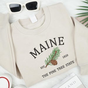 Embroidered Maine State Sweatshirt, The Pine Tree State Shirts, Maine Est.1820 Crewneck, Vintage Long Distance Sweatshirt, Travel Sweater