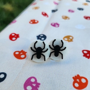 Halloween Acryl Ohrringe Skurril Spooky Cute Fun Spinnen