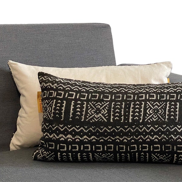 Coussin Motif imprimé écru et noir Bogolan teinture avec de la terre Authentique- En coton 100% biologique tissé et imprimé à la main