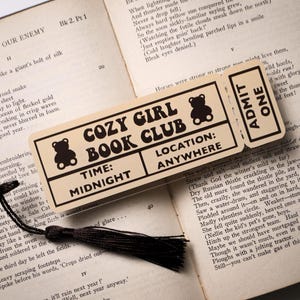 Gemütliches Mädchen Ticket Lesezeichen | Buchclub | Seitenmarkierer | Buchliebhaber Geschenk | Bücherwurm | Buchzubehör